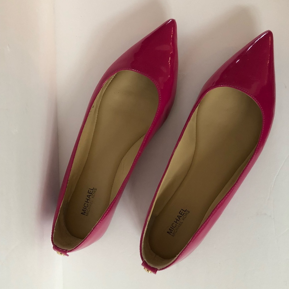 Michael Kors patent-leather pink/fuschia flat. Very good condition.